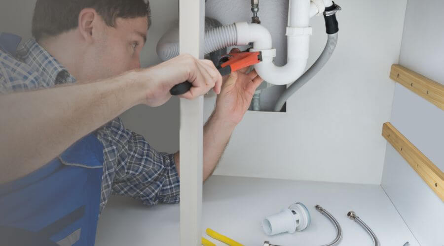 Local expert plumbing services in La Pryor, TX